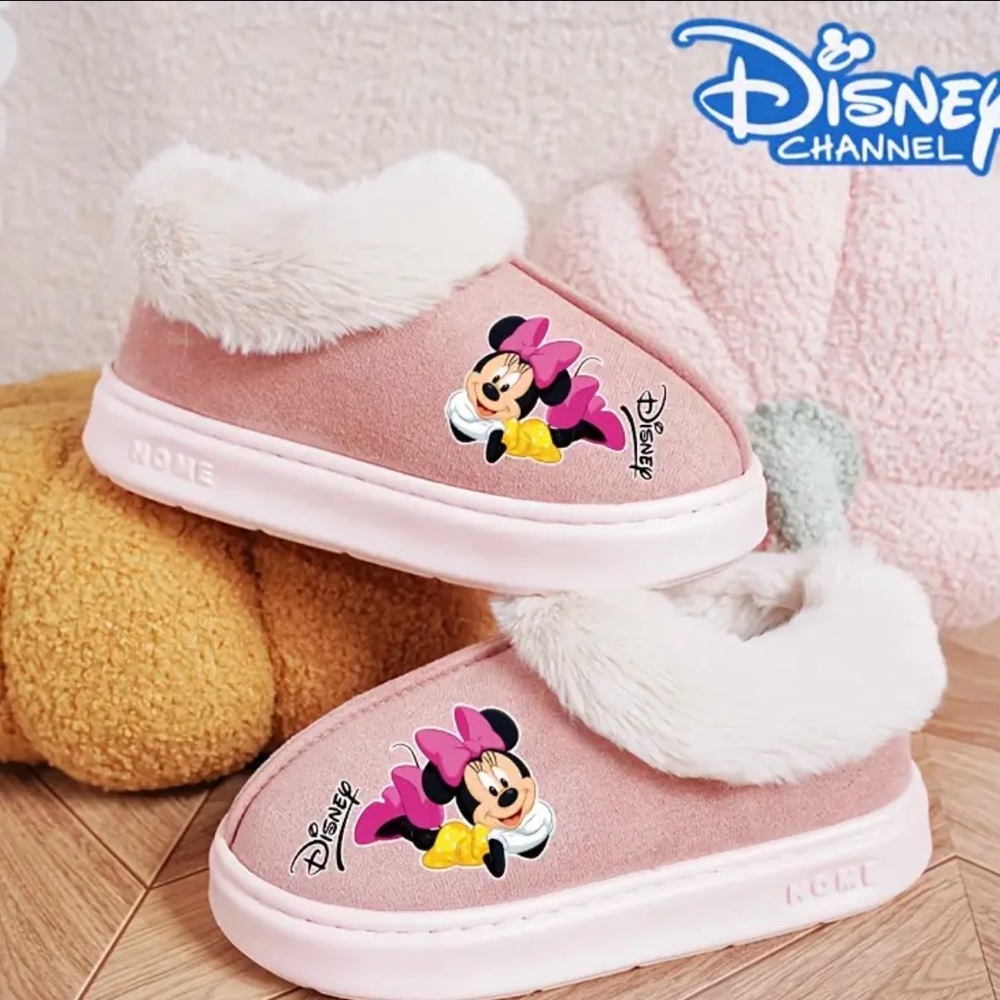 NWOT Disney Pink Minnie Mouse Kids Slippers